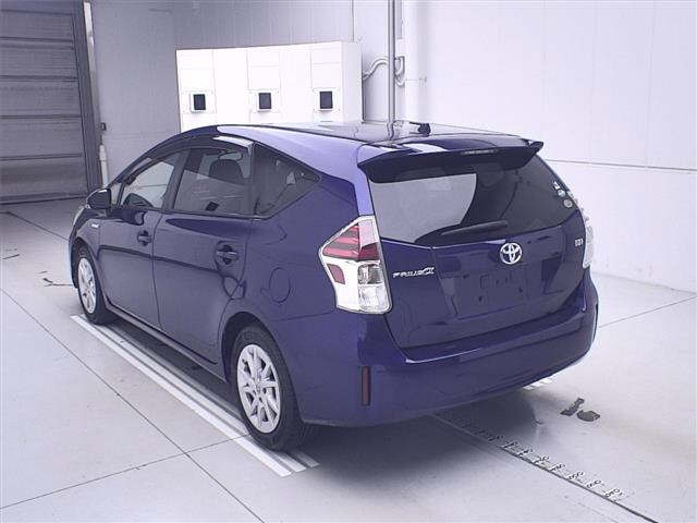 TOYOTA PRIUS ALPHA 2016
