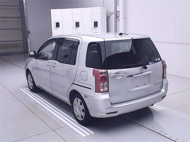 TOYOTA RAUM 2009