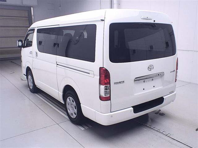 TOYOTA HIACE VAN 2020