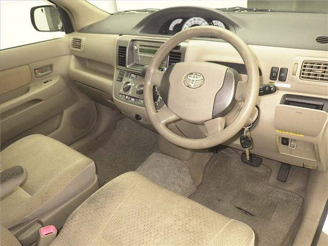 TOYOTA RAUM 2009