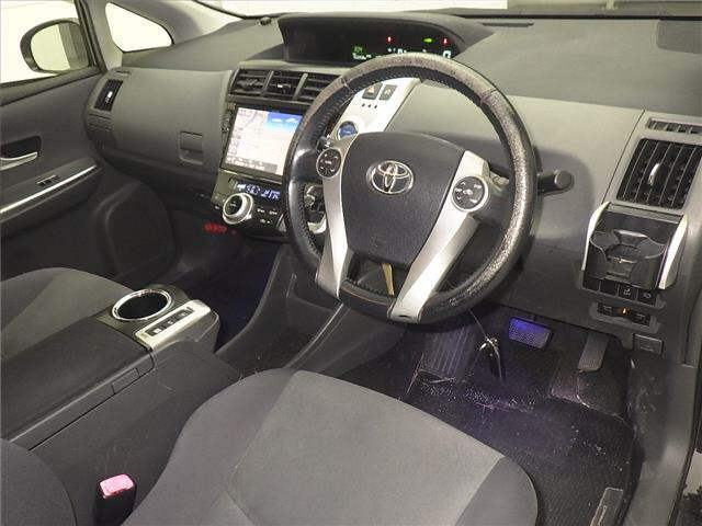 TOYOTA PRIUS ALPHA 2014