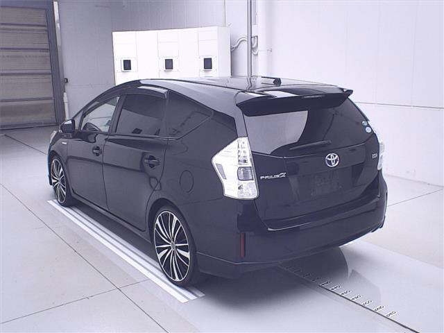 TOYOTA PRIUS ALPHA 2014