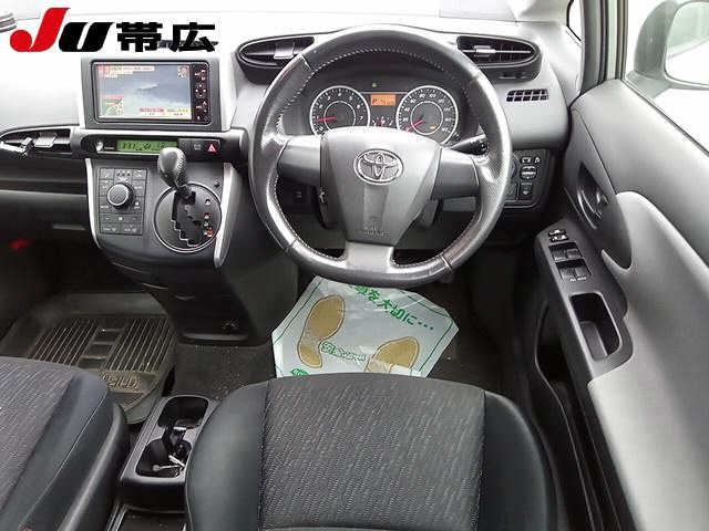 TOYOTA WISH 2010