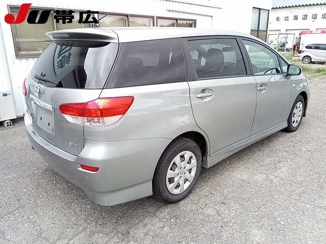 TOYOTA WISH 2010