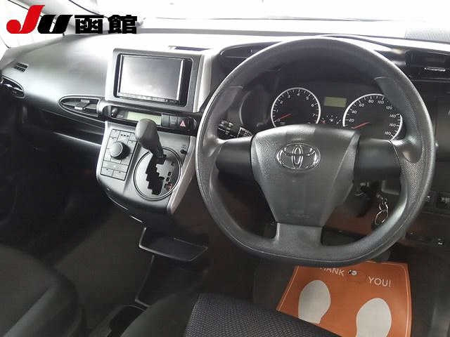 TOYOTA WISH 2013