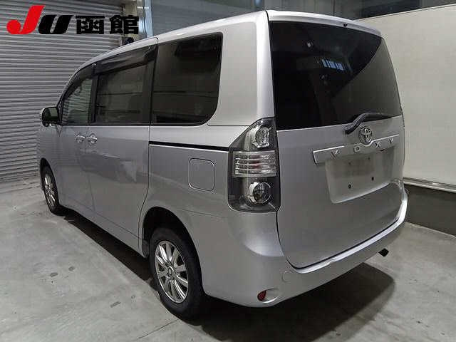 TOYOTA VOXY 2009