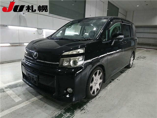 TOYOTA VOXY 2010