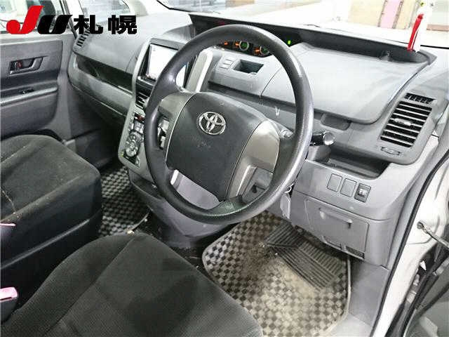 TOYOTA NOAH 2008