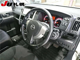 NISSAN SERENA 2010