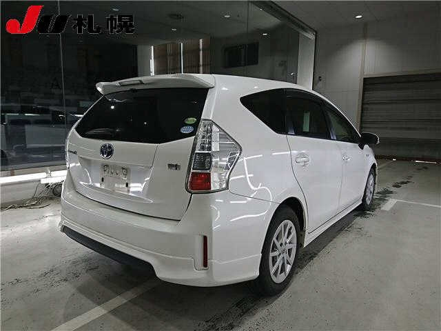TOYOTA PRIUS ALPHA 2012