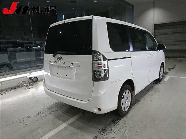 TOYOTA VOXY 2008