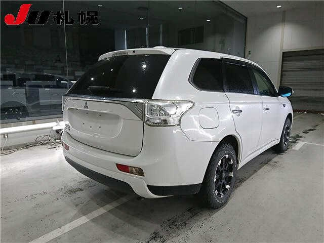 MITSUBISHI OUTLANDER PHEV 2013