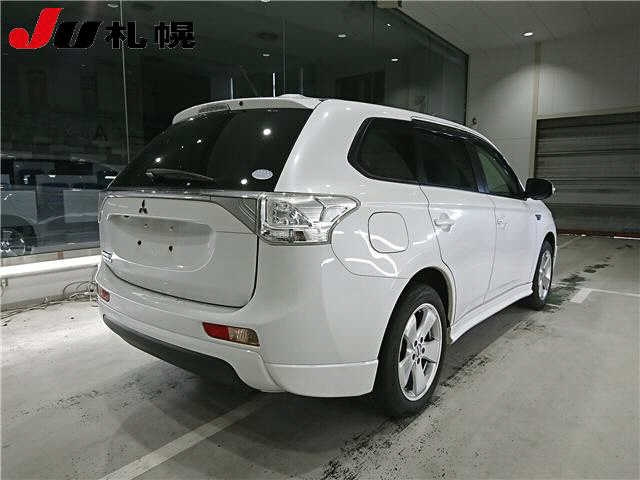 MITSUBISHI OUTLANDER PHEV 2015