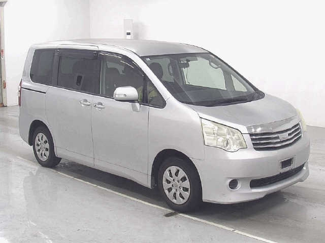 TOYOTA NOAH 2012