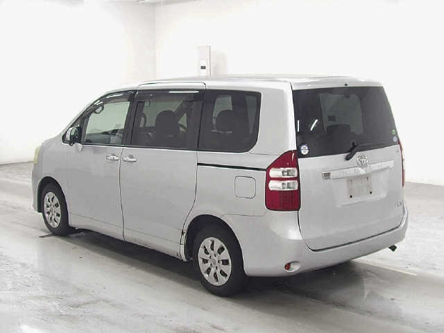 TOYOTA NOAH 2012
