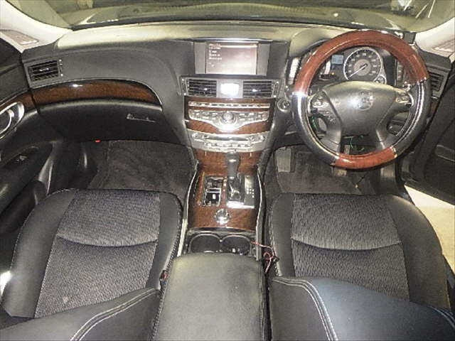 NISSAN FUGA 2010