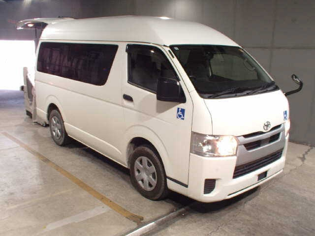 TOYOTA HIACE VAN 2021