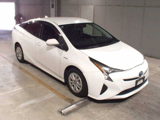 TOYOTA PRIUS 2016
