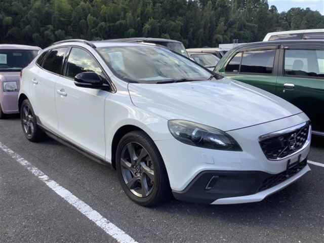 VOLVO V40 2014