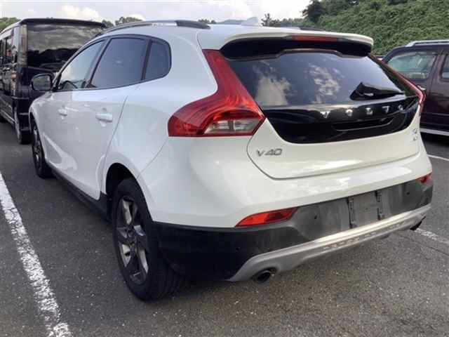 VOLVO V40 2014