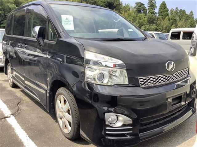 TOYOTA VOXY 2013
