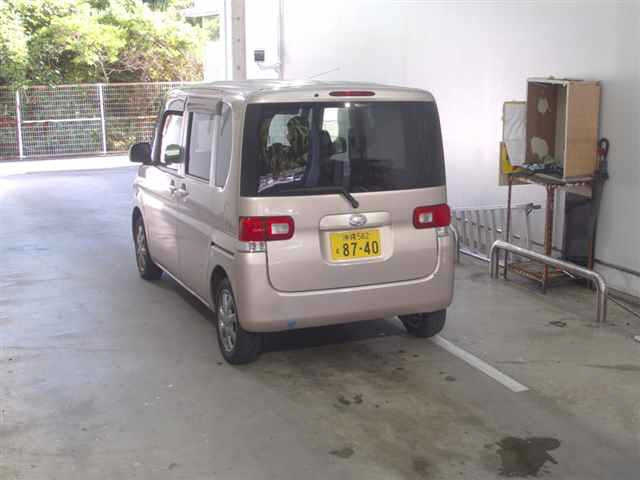 DAIHATSU TANTO 2011