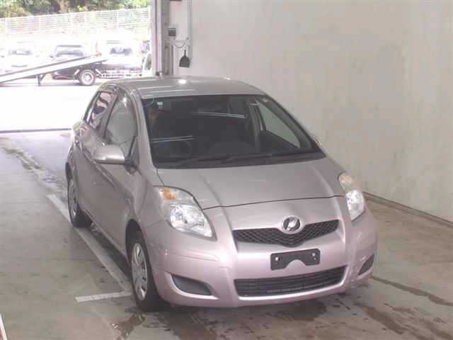 TOYOTA VITZ 2010