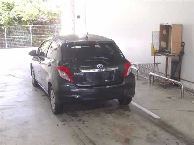 TOYOTA VITZ 2013