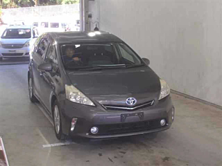 TOYOTA PRIUS ALPHA 2012
