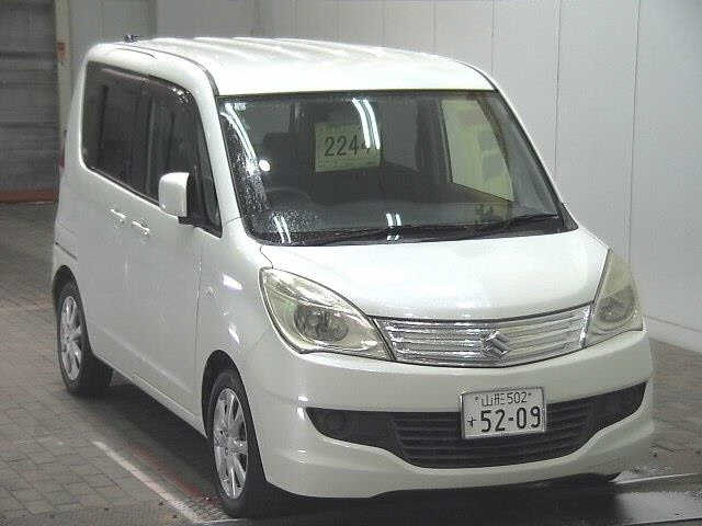 SUZUKI SOLIO 2013