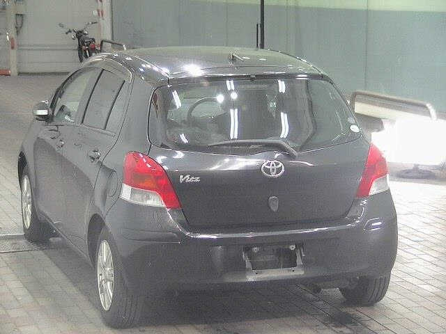 TOYOTA VITZ 2010