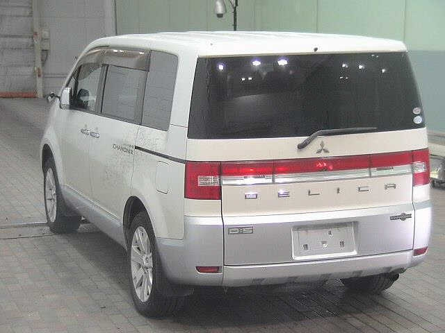 MITSUBISHI DELICA D5 2009