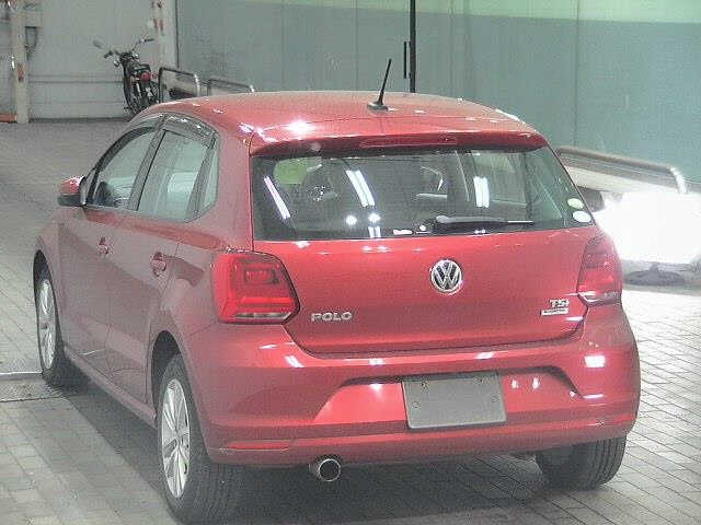 VOLKSWAGEN POLO 2016