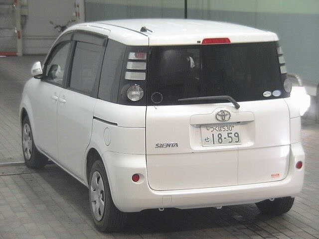TOYOTA SIENTA 2009