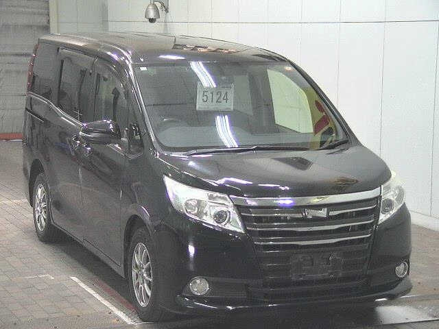 TOYOTA NOAH 2015