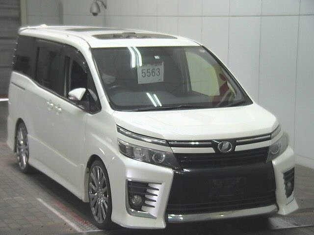 TOYOTA VOXY 2014