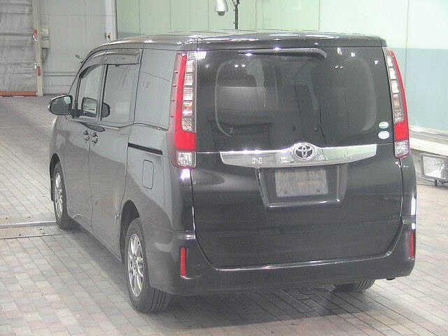 TOYOTA NOAH 2015