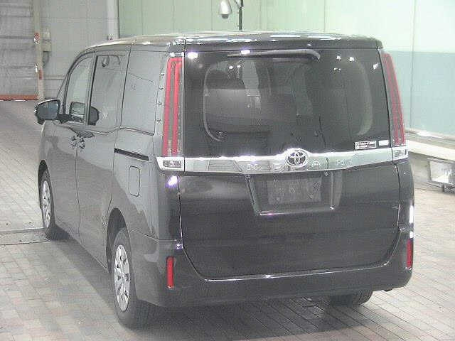 TOYOTA NOAH 2021