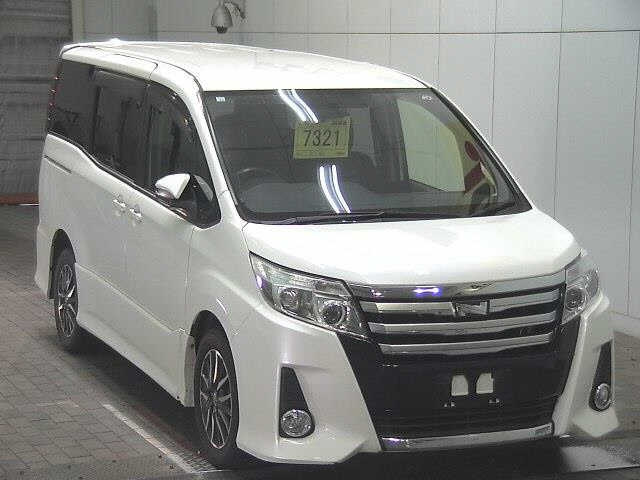 TOYOTA NOAH 2014