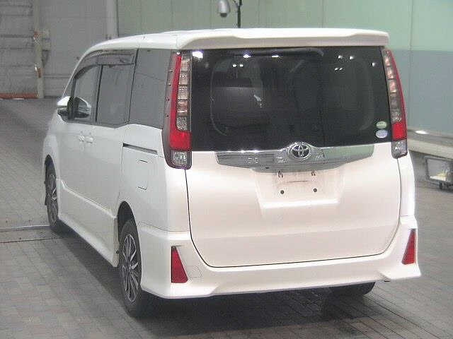 TOYOTA NOAH 2014