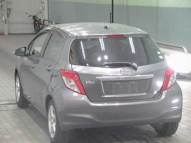 TOYOTA VITZ 2012