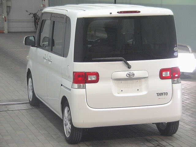 DAIHATSU TANTO 2010