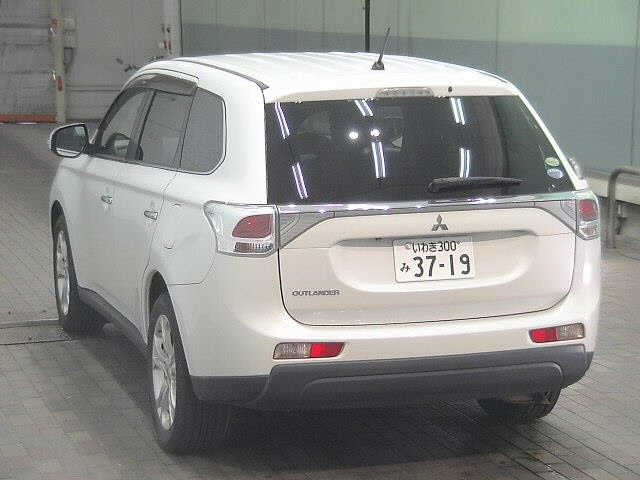 MITSUBISHI OUTLANDER 2013