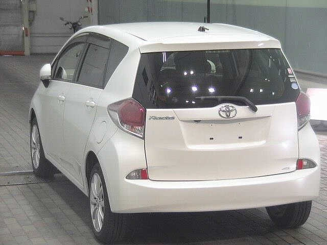 TOYOTA RACTIS 2015