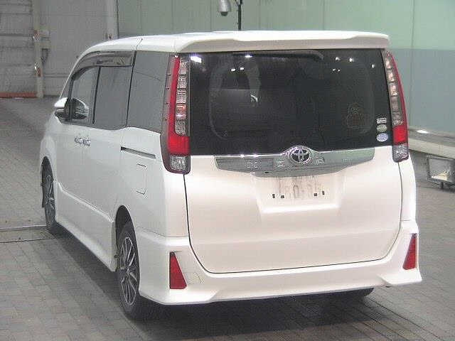 TOYOTA NOAH 2015