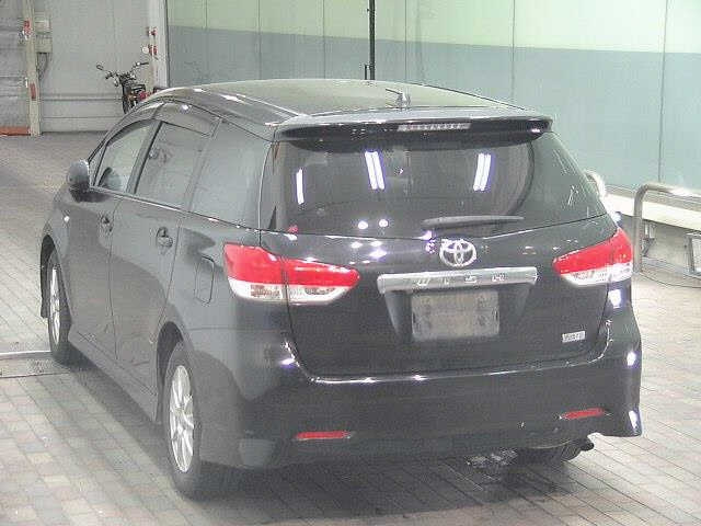 TOYOTA WISH 2010