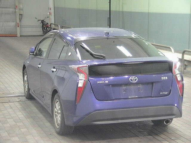 TOYOTA PRIUS 2016