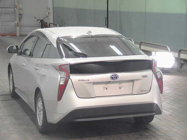 TOYOTA PRIUS 2016