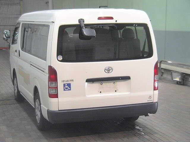 TOYOTA HIACE 2013