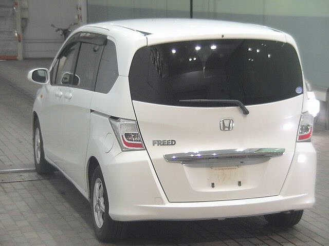 HONDA FREED 2013